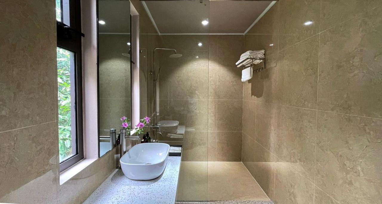 Phoenix Minh Chau Hotel Provinz Quang Ninh Exterior foto